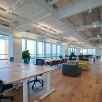 Pisos Laminados: las grandes ventajas de instalarlo en oficina, según Ovacen