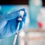 Los adultos también deben mantenerse al día con las vacunas: Cleveland Clinic