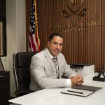 Johan González 'De Empleado a Empresario', un libro que busca transformar la carrera de los agentes de seguros latinos