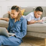 Ser madre y profesionista: UMAD ofrece programas en línea pensados para mujeres que quieren superarse